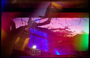 港口城市、墜落拱門電影劇照3