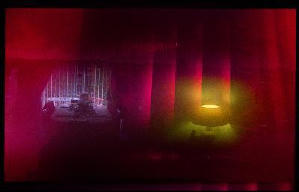 港口城市、墜落拱門電影劇照4