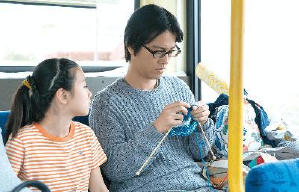 當他們認真編織時電影劇照5