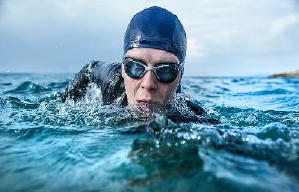 鐵漢傳奇電影劇照2