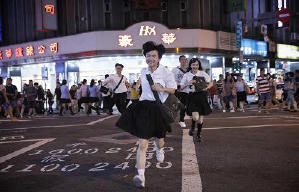 帶我去月球電影劇照12