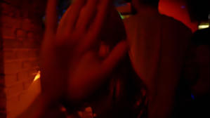 利用破窗空間離開車廂電影劇照12