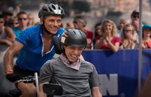 鐵人父子“唞啖戲@D2 Place”電影劇照3