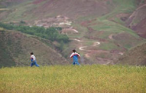 旺扎的雨靴電影劇照3